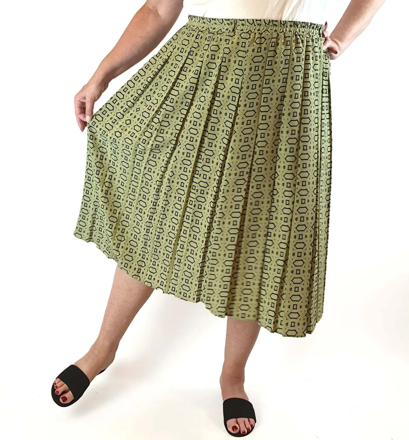 Bonmarche green print pleated skirt size 16