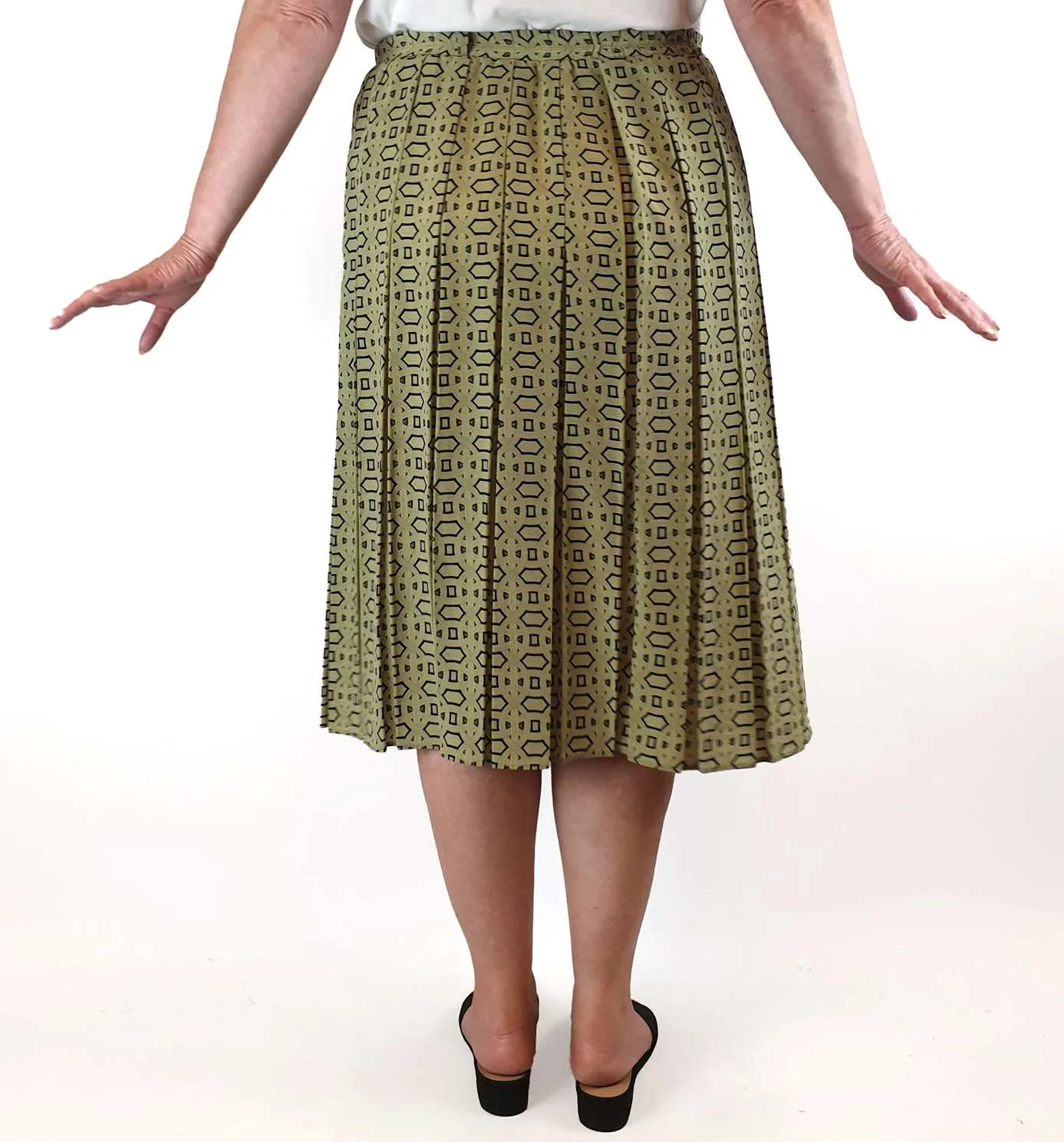 Bonmarche green print pleated skirt size 16
