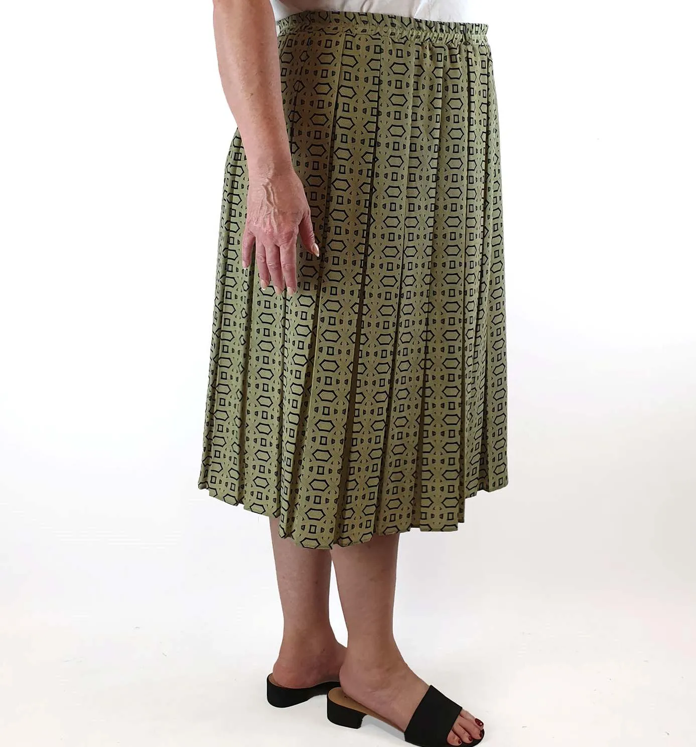 Bonmarche green print pleated skirt size 16
