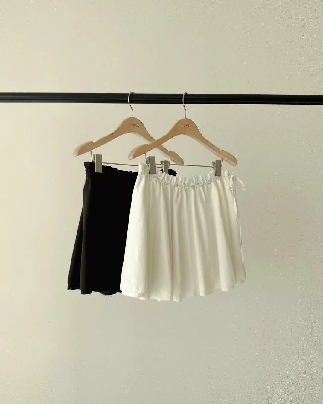 Elastic lace skirt