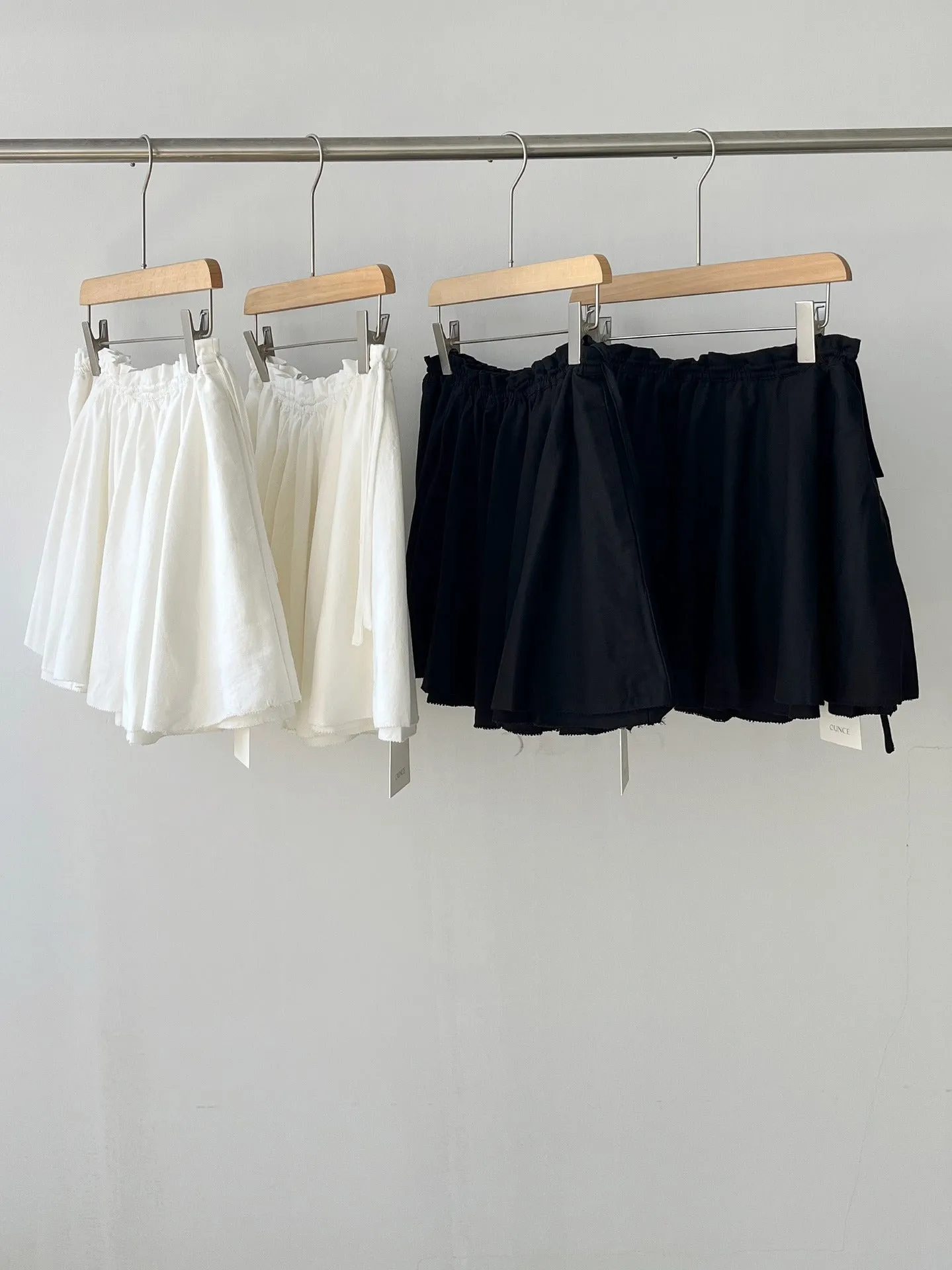 Elastic lace skirt