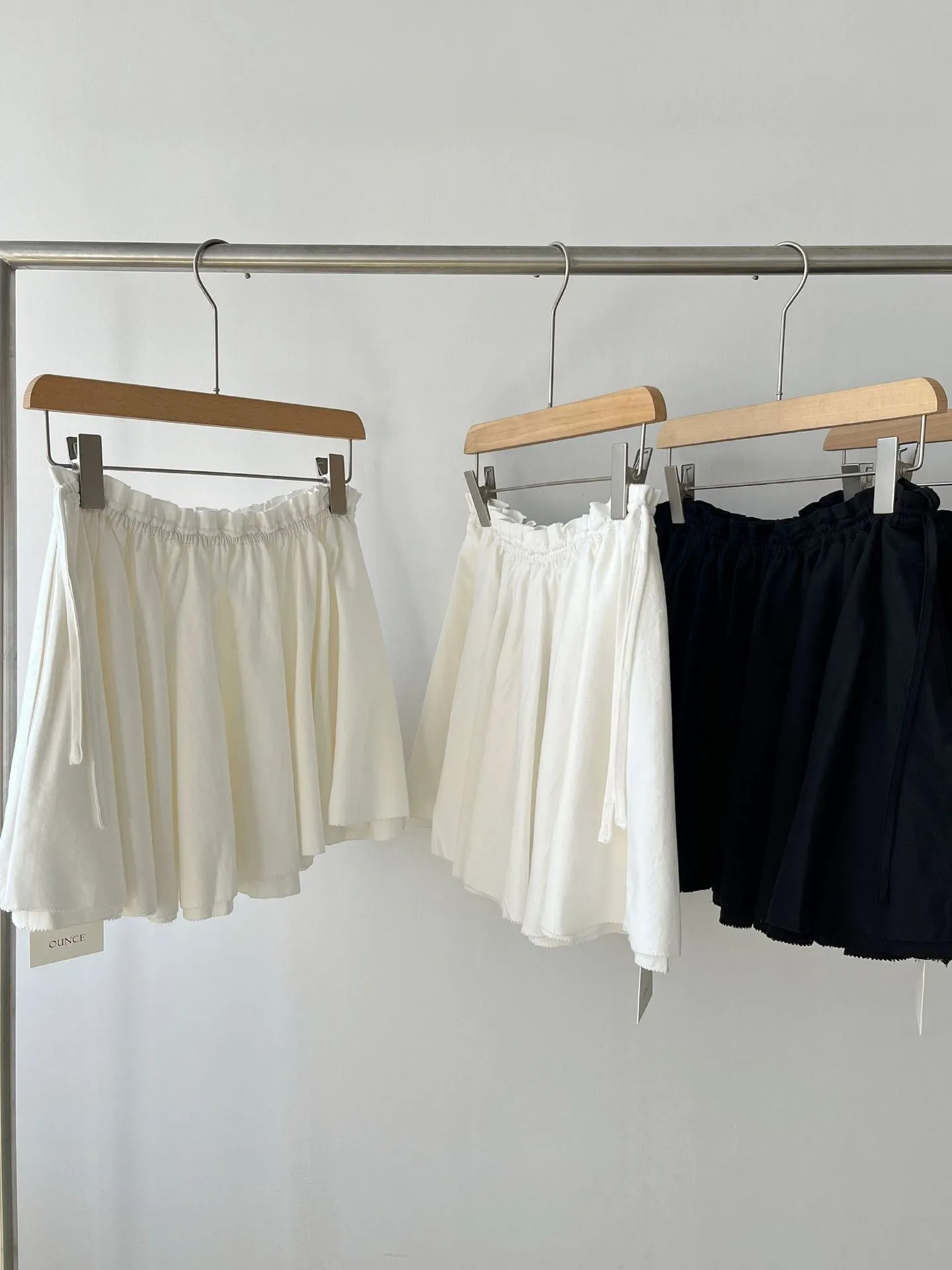 Elastic lace skirt