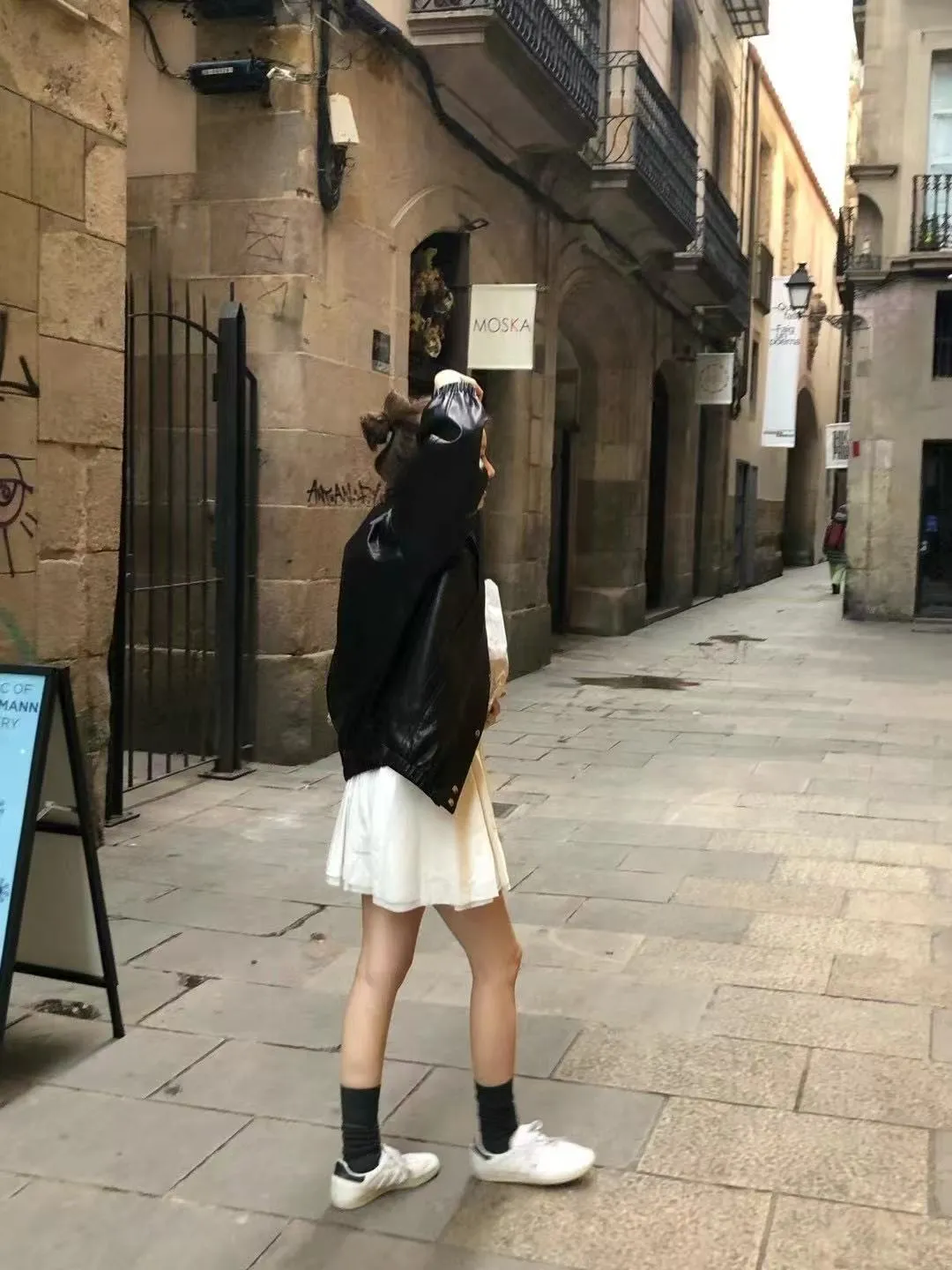Elastic lace skirt