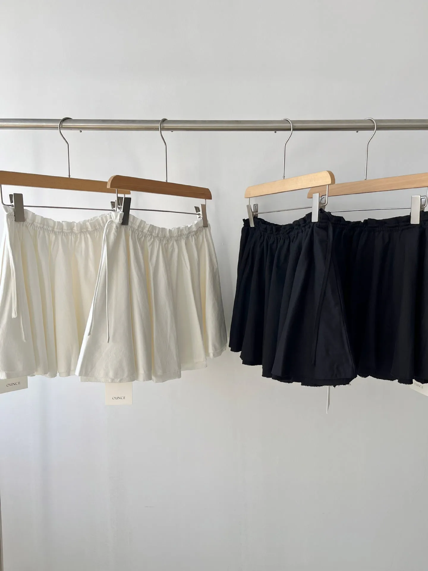 Elastic lace skirt