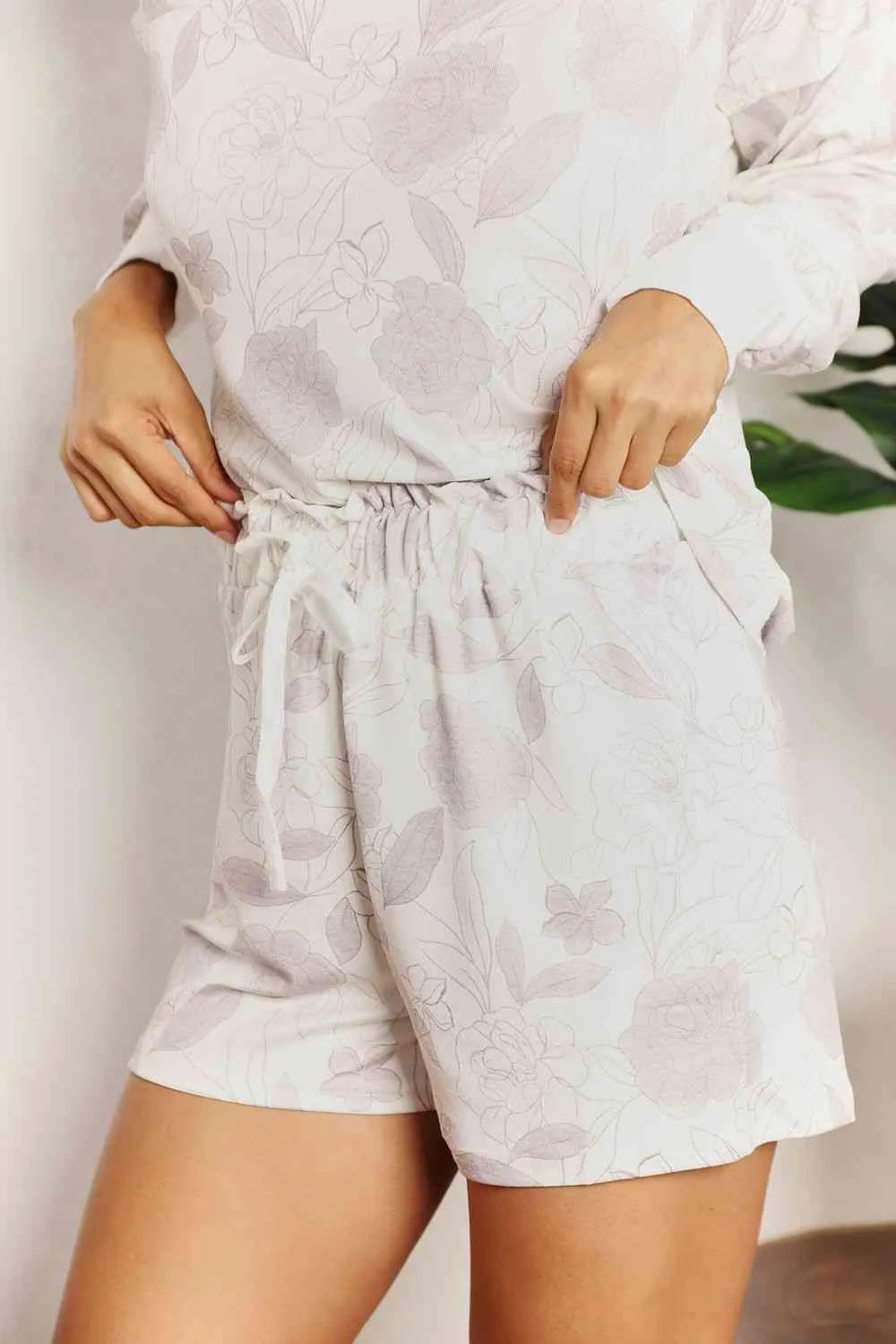 Floral Long-Sleeve Loungewear Set – Soft Knit Top & Drawstring Shorts