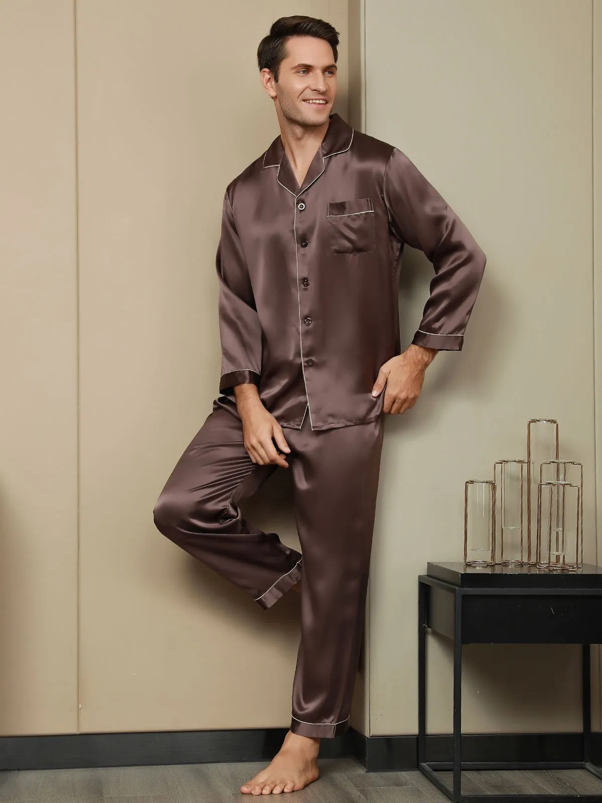 Heren Zijde Pyjama Set Met Revers En Volledige Lengte
