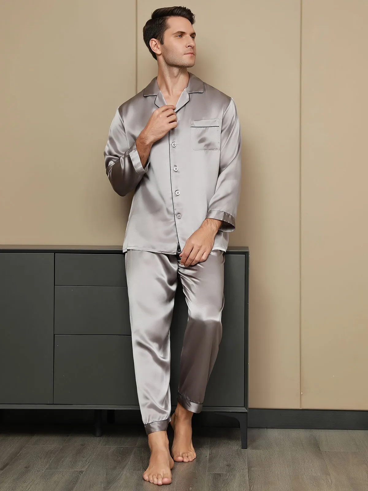 Heren Zijde Pyjama Set Met Revers En Volledige Lengte
