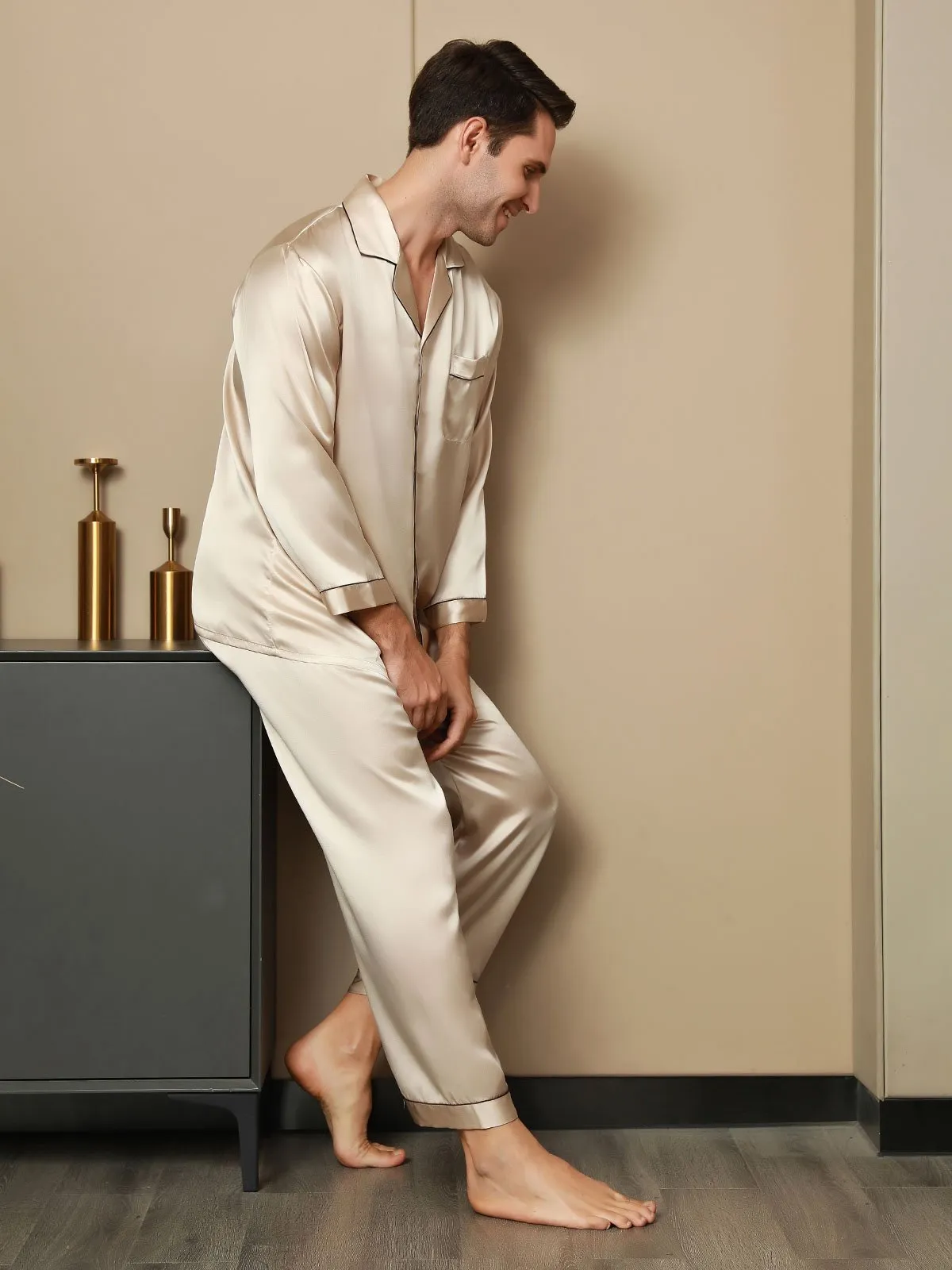 Heren Zijde Pyjama Set Met Revers En Volledige Lengte