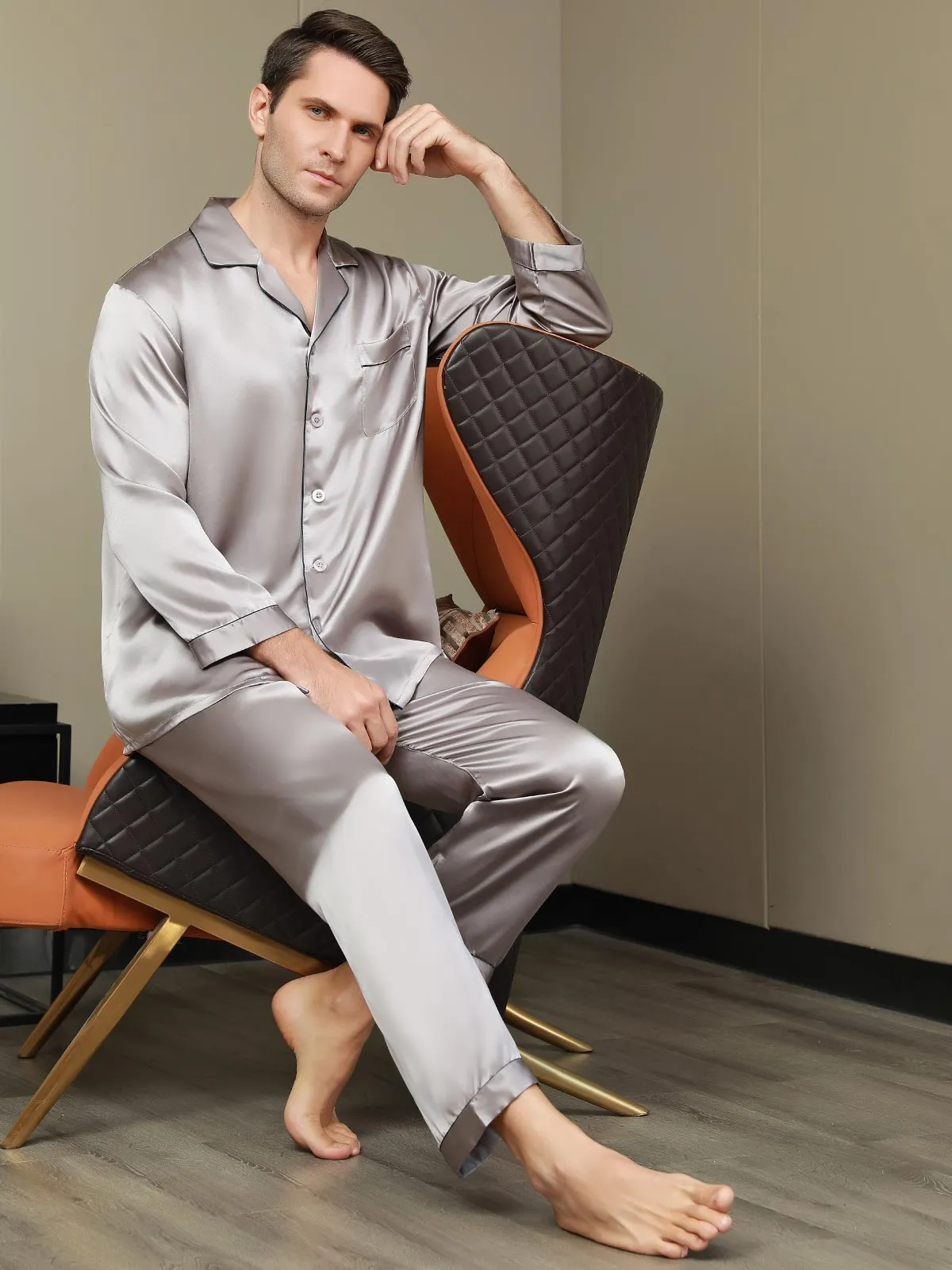 Heren Zijde Pyjama Set Met Revers En Volledige Lengte