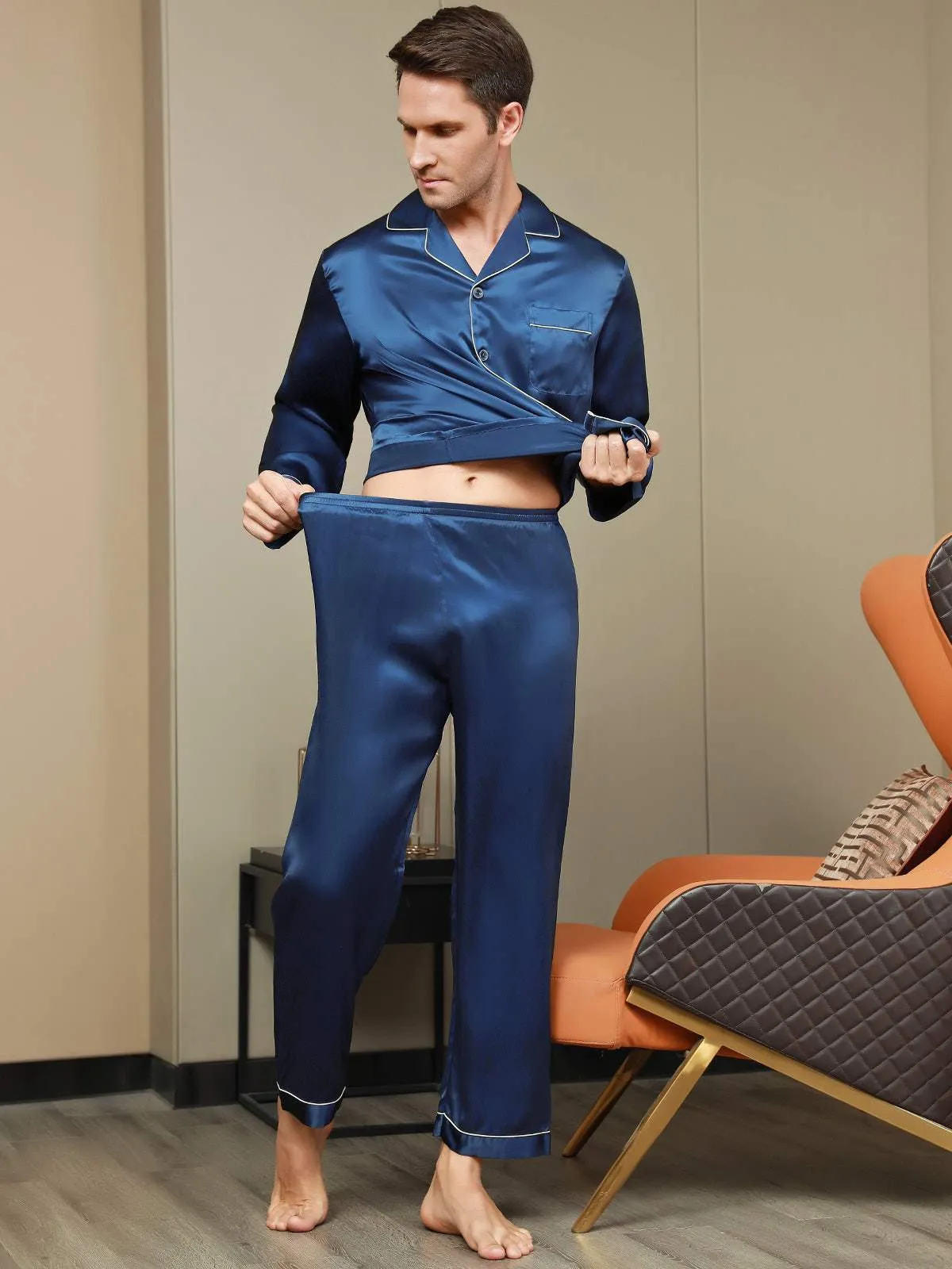 Heren Zijde Pyjama Set Met Revers En Volledige Lengte