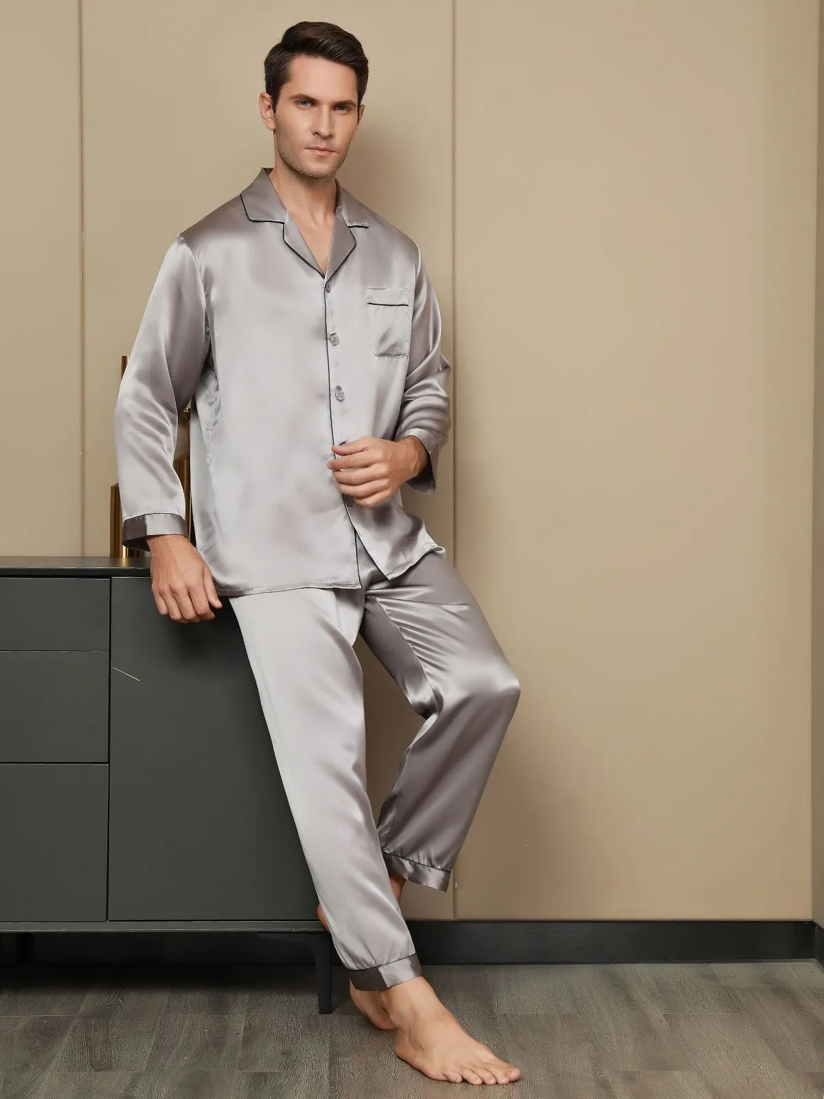 Heren Zijde Pyjama Set Met Revers En Volledige Lengte