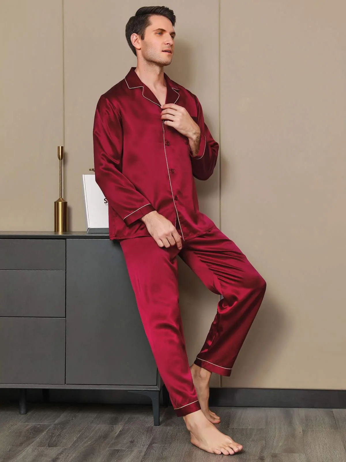 Heren Zijde Pyjama Set Met Revers En Volledige Lengte