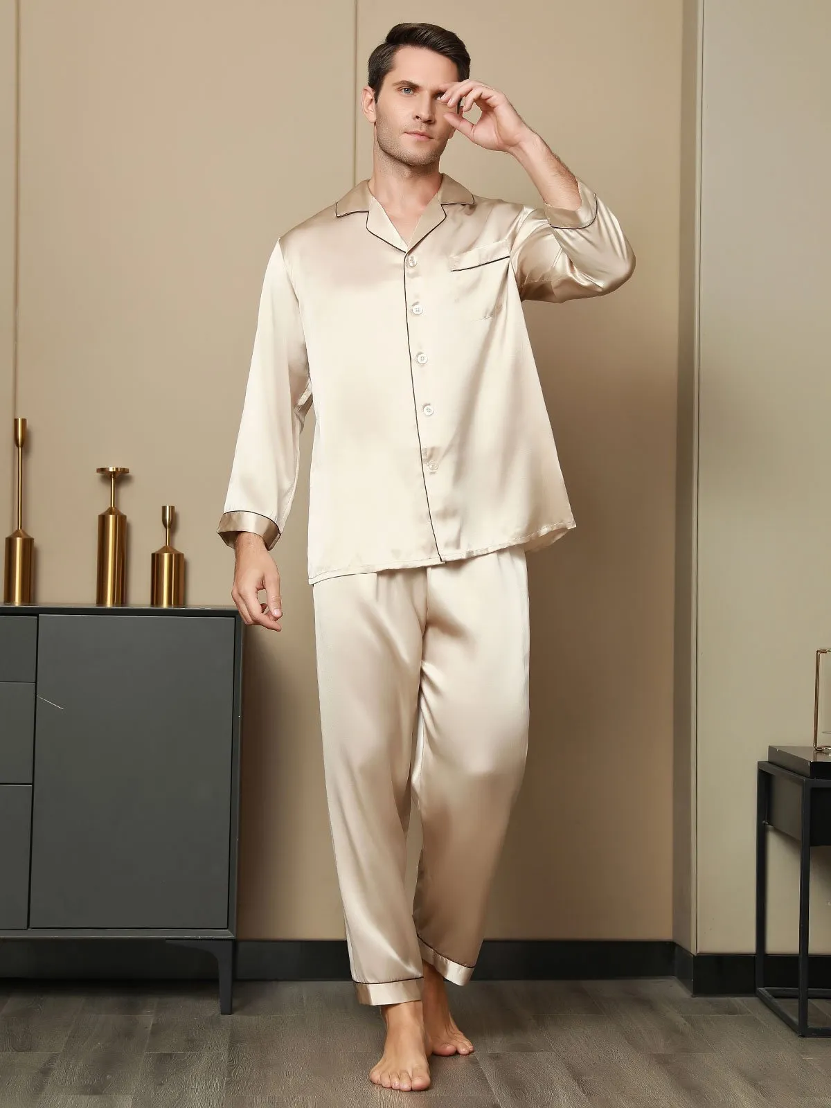 Heren Zijde Pyjama Set Met Revers En Volledige Lengte