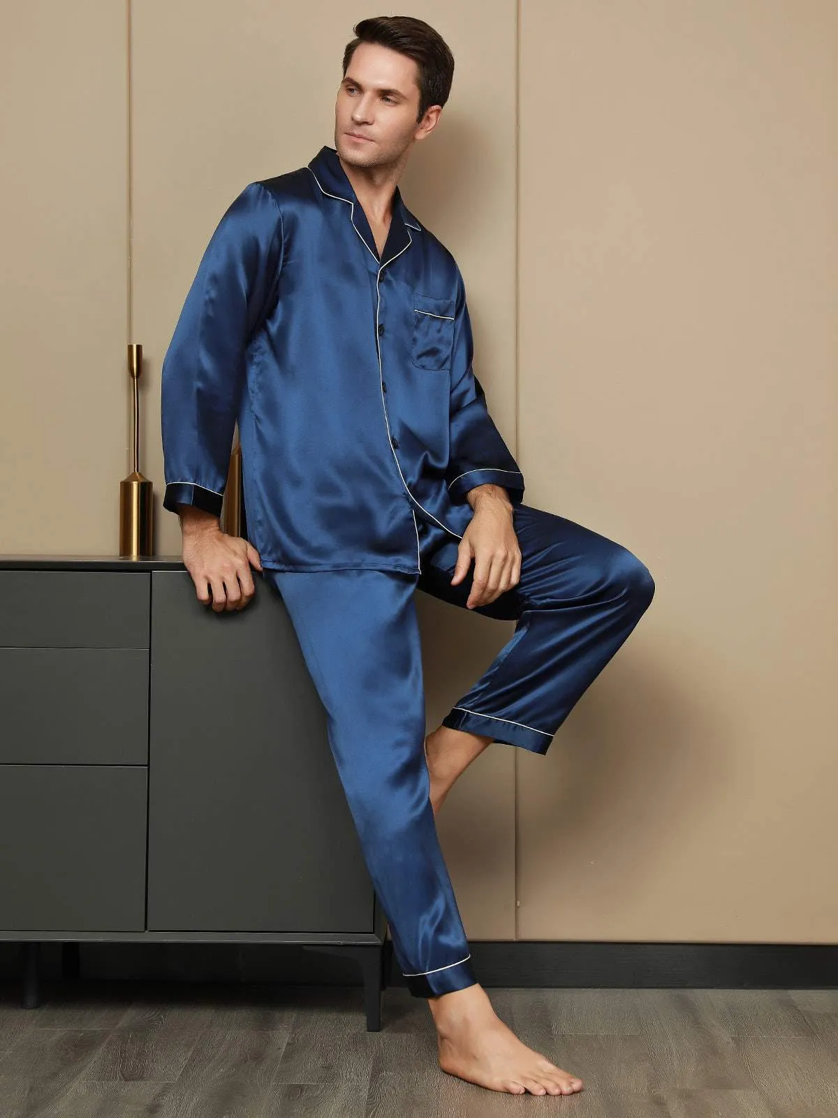 Heren Zijde Pyjama Set Met Revers En Volledige Lengte