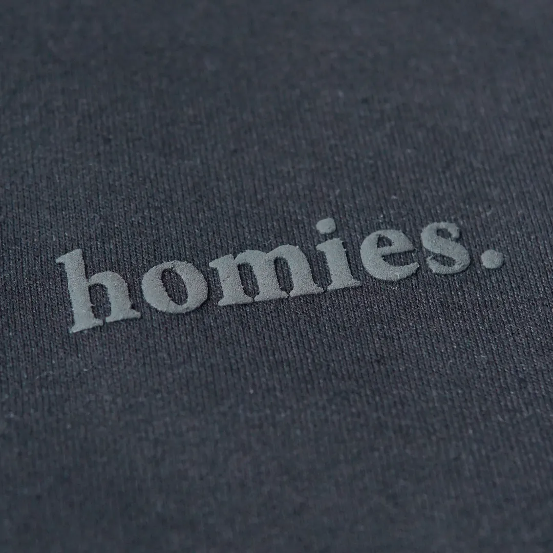 HOMIES SERIF CREWNECK