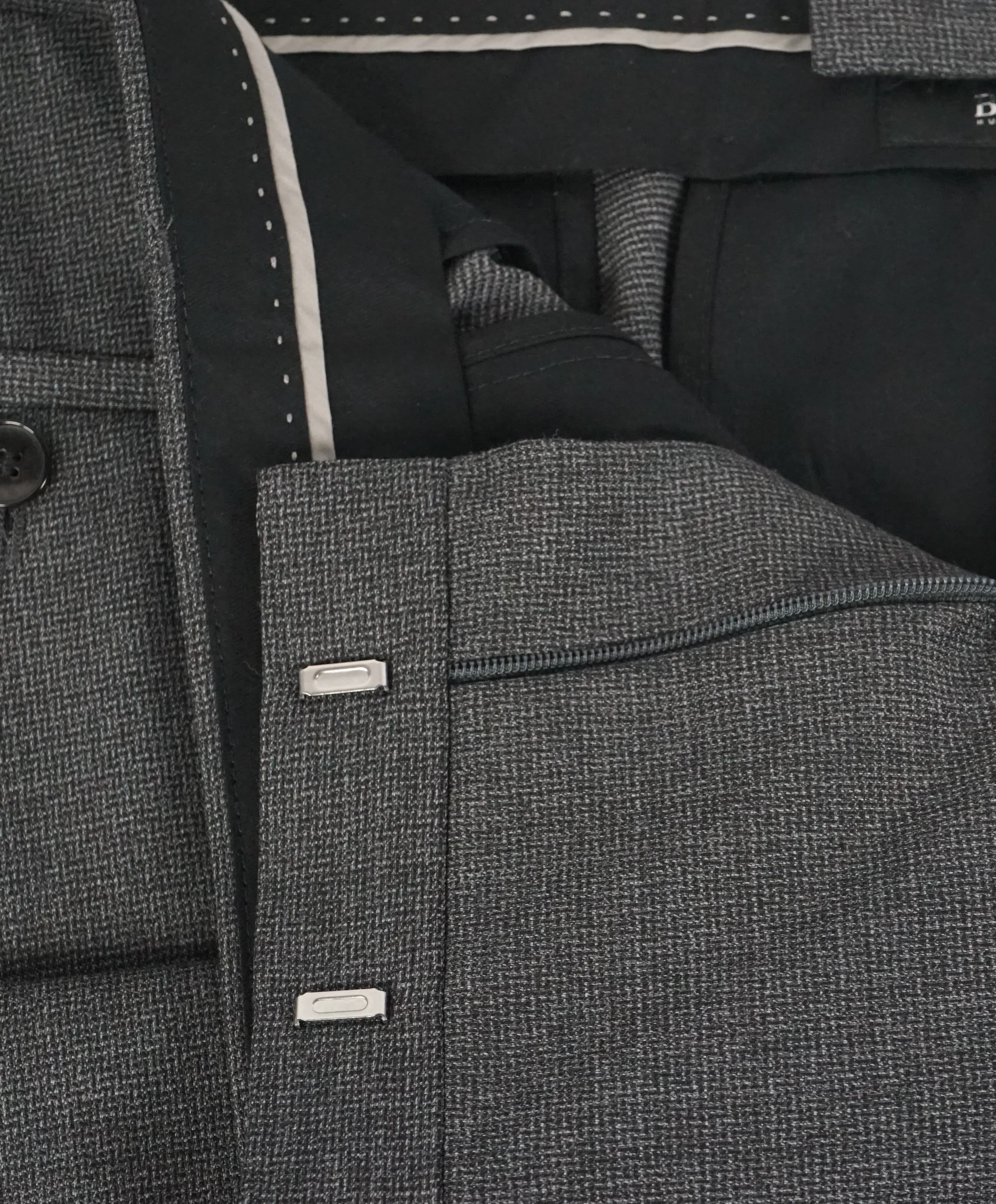 HUGO BOSS - “Sharp1 US" Gray Micro Check Wool Flat Dress Pants - 38W