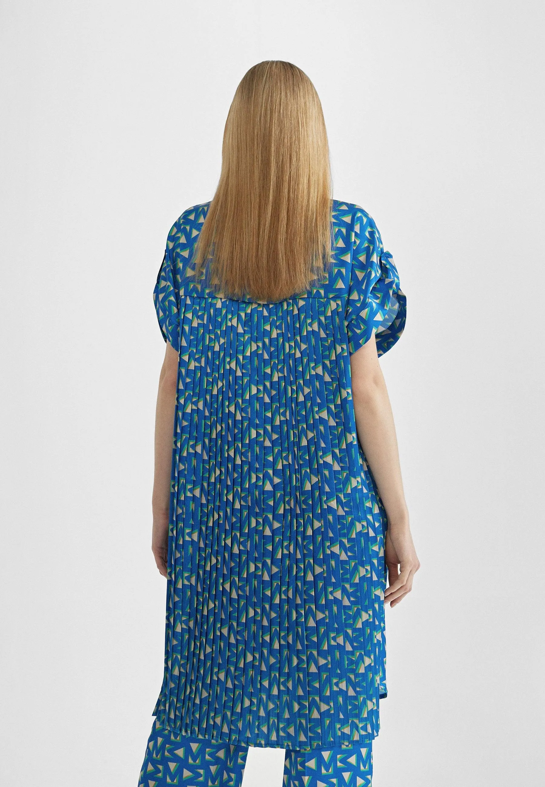 Long shirt with monogrammed M