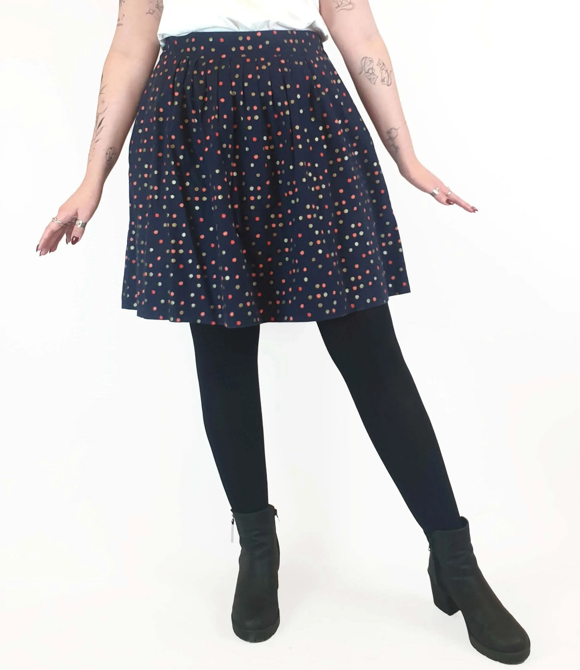Made590 navy skirt with polka dot print size L, best fits 12-14