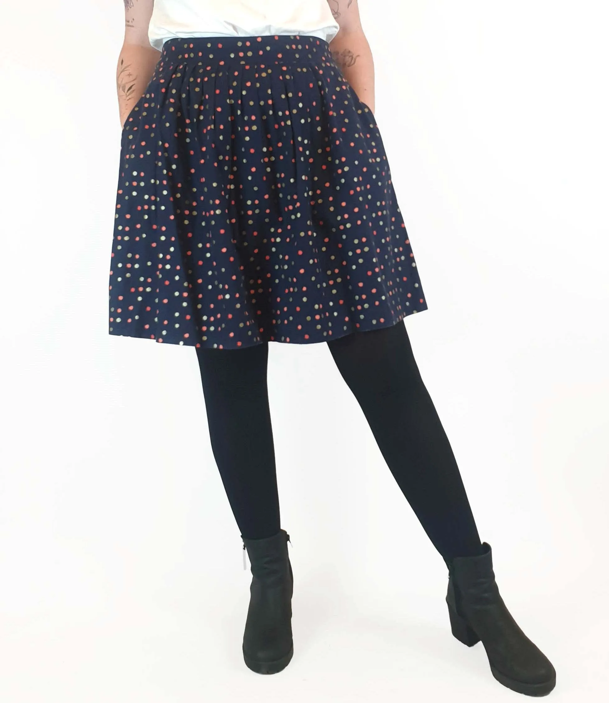 Made590 navy skirt with polka dot print size L, best fits 12-14