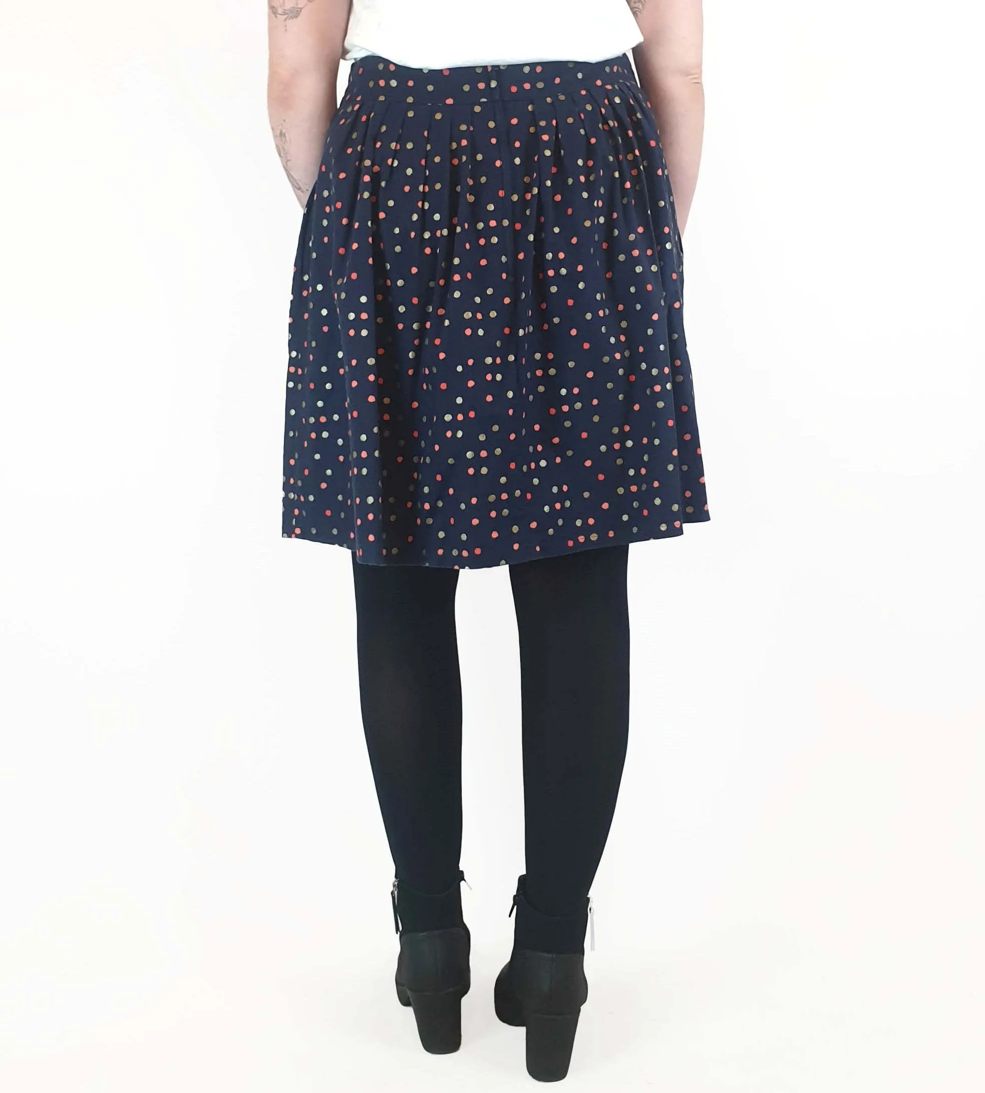 Made590 navy skirt with polka dot print size L, best fits 12-14