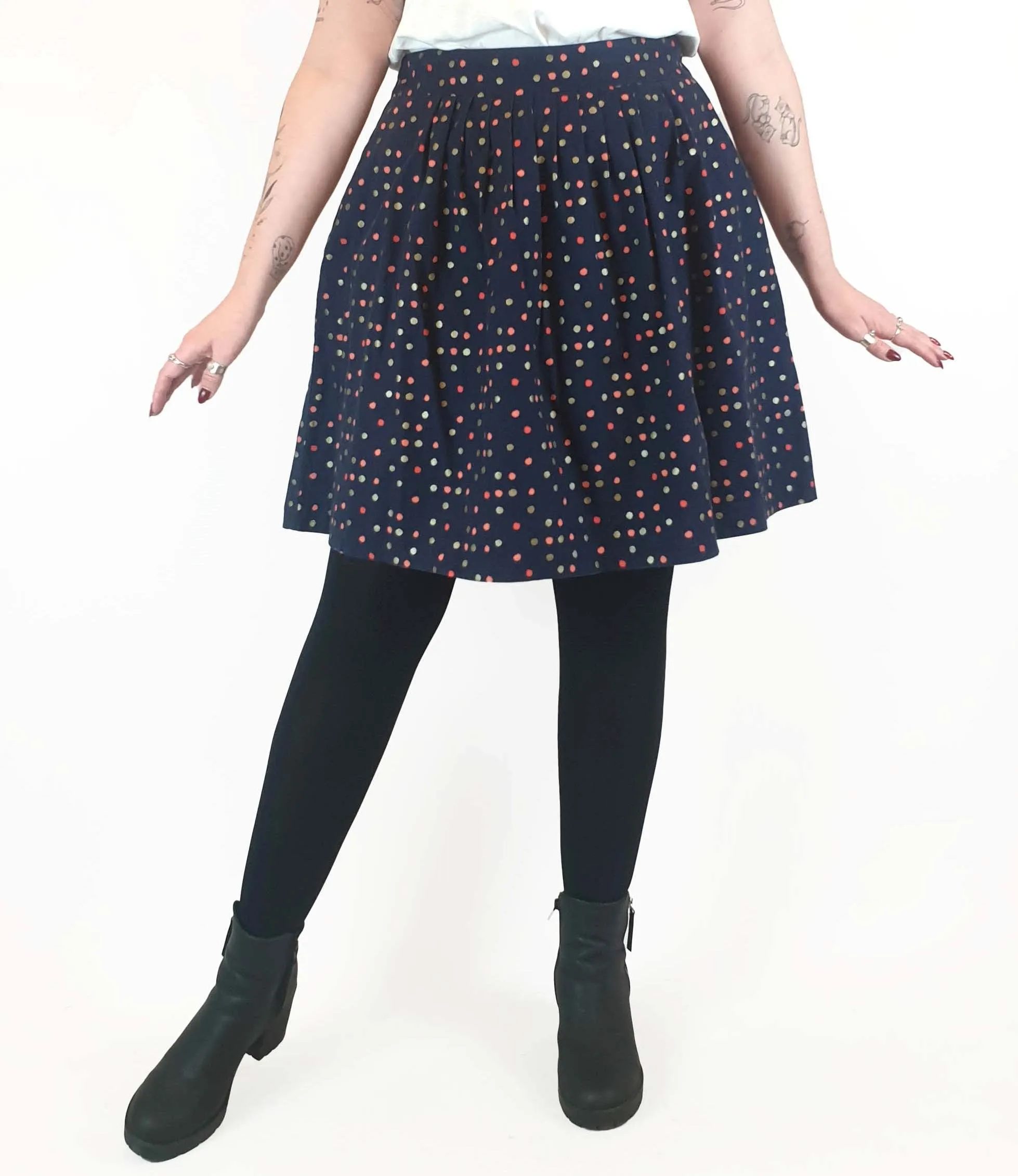 Made590 navy skirt with polka dot print size L, best fits 12-14
