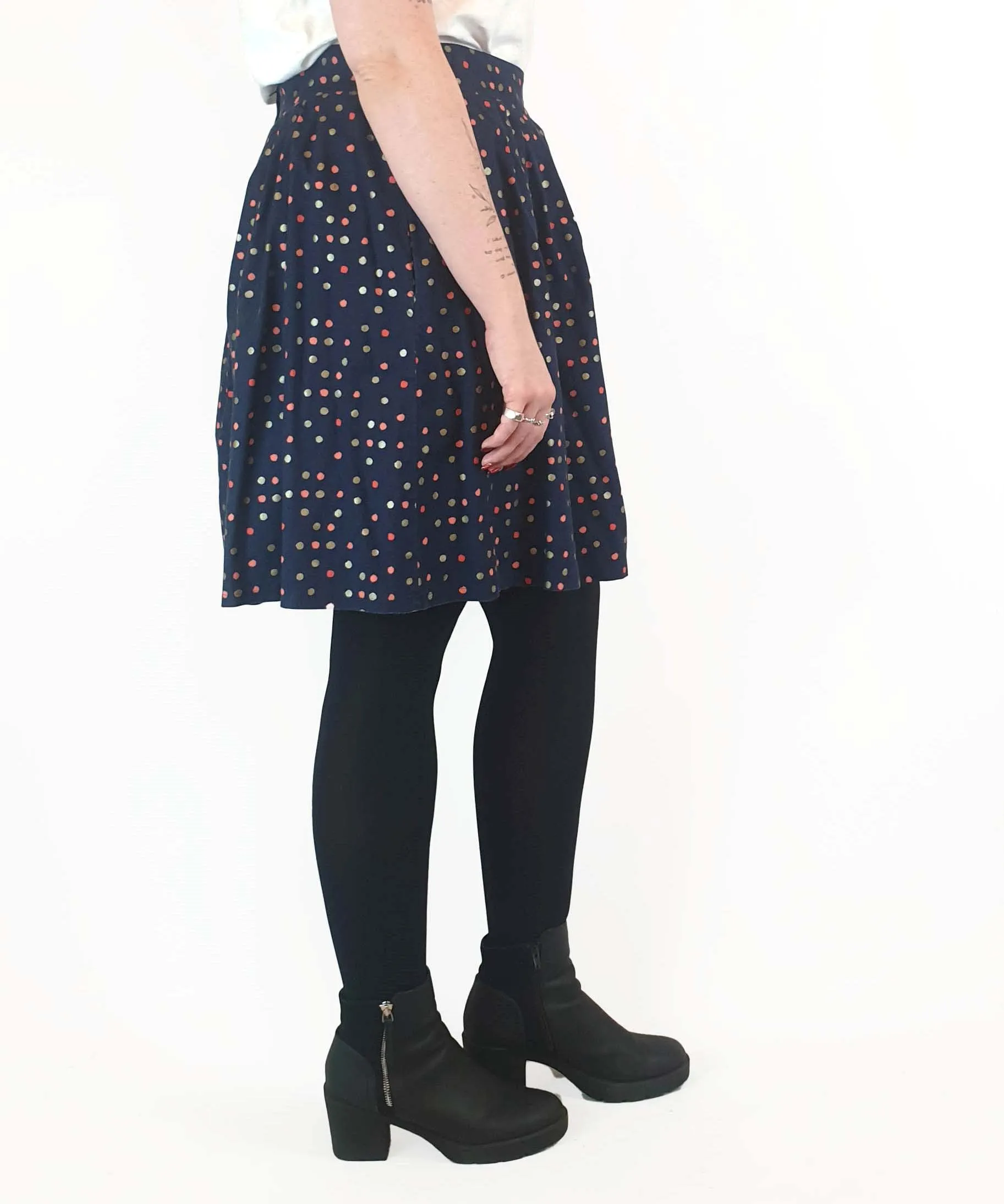 Made590 navy skirt with polka dot print size L, best fits 12-14