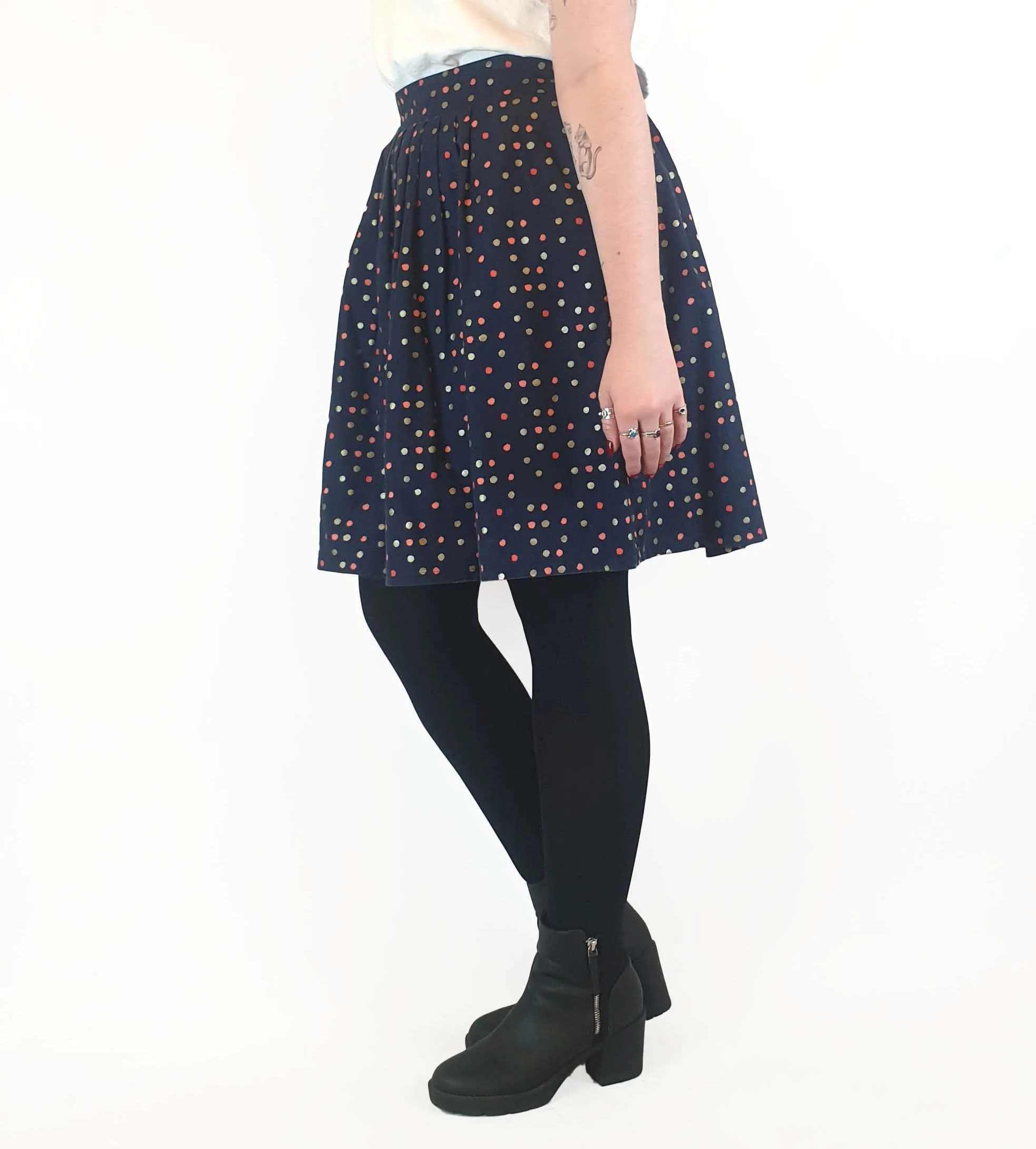 Made590 navy skirt with polka dot print size L, best fits 12-14