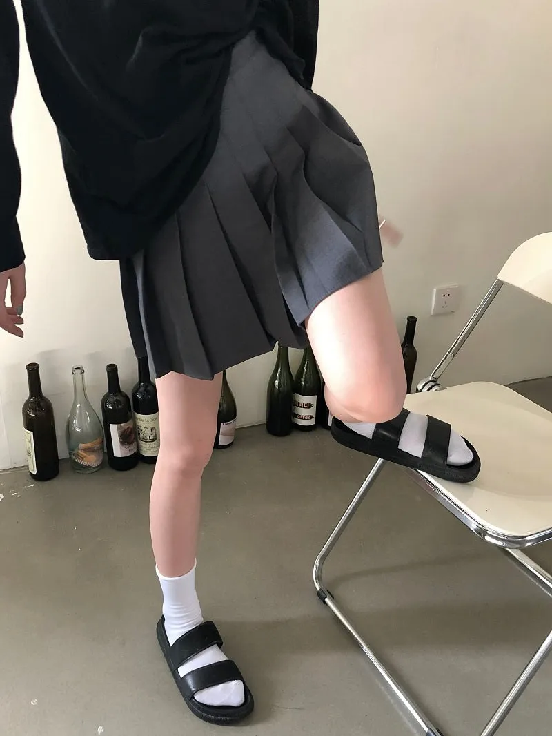 pleated commuter gray skirt