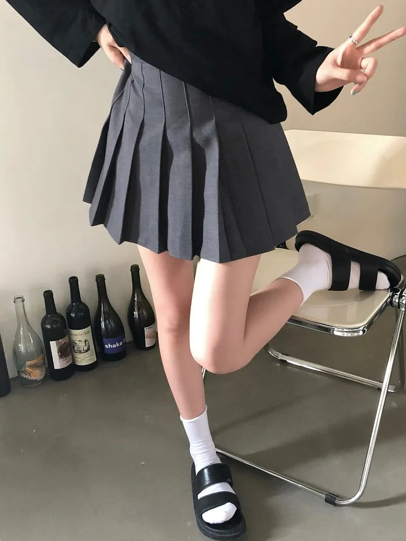 pleated commuter gray skirt