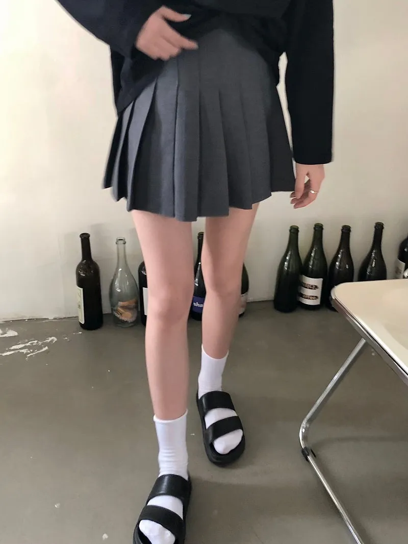 pleated commuter gray skirt