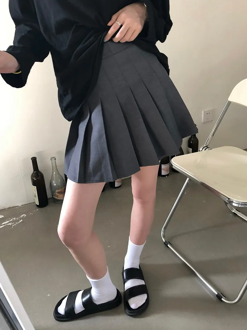 pleated commuter gray skirt