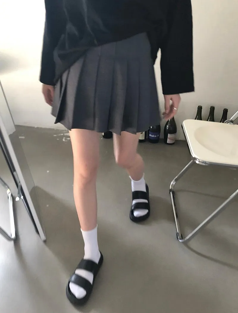 pleated commuter gray skirt