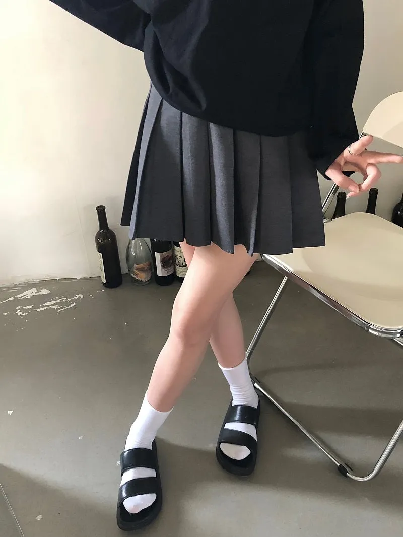 pleated commuter gray skirt