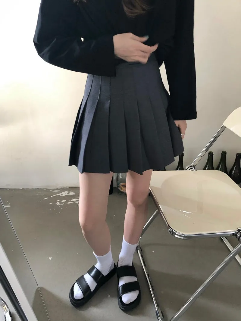 pleated commuter gray skirt