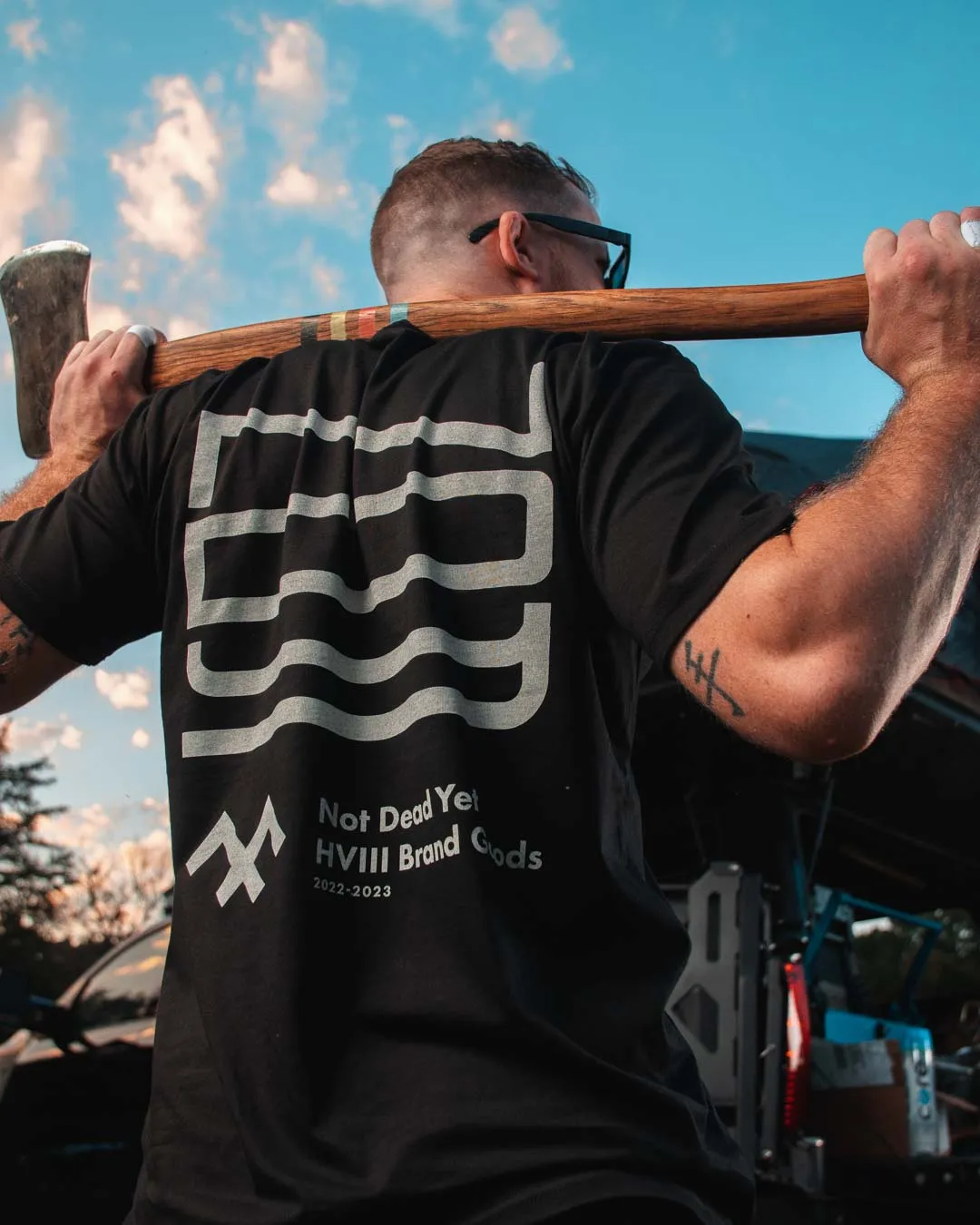 September Essentials - NOTHING PERSONAL - Tee - BLACK