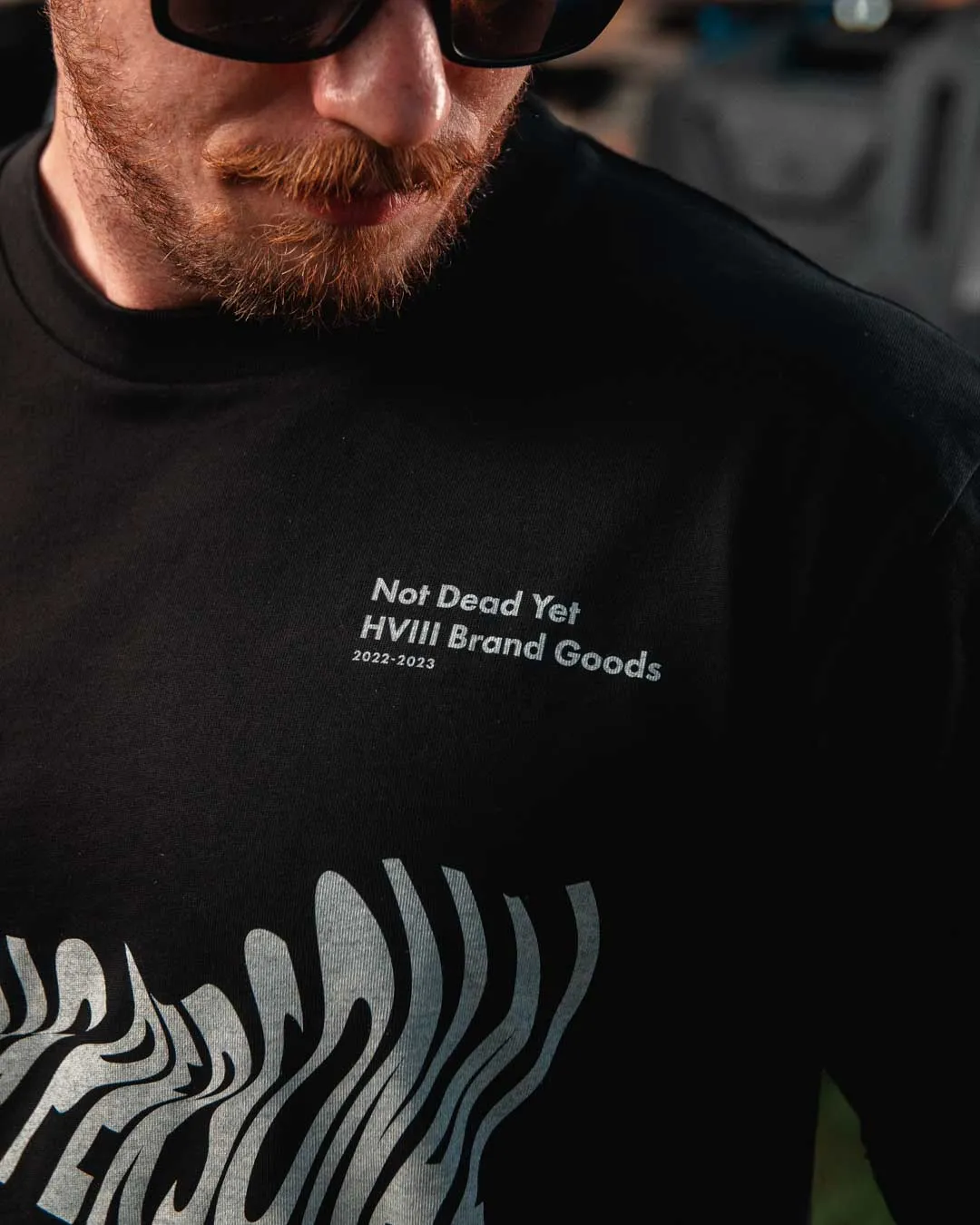 September Essentials - NOTHING PERSONAL - Tee - BLACK