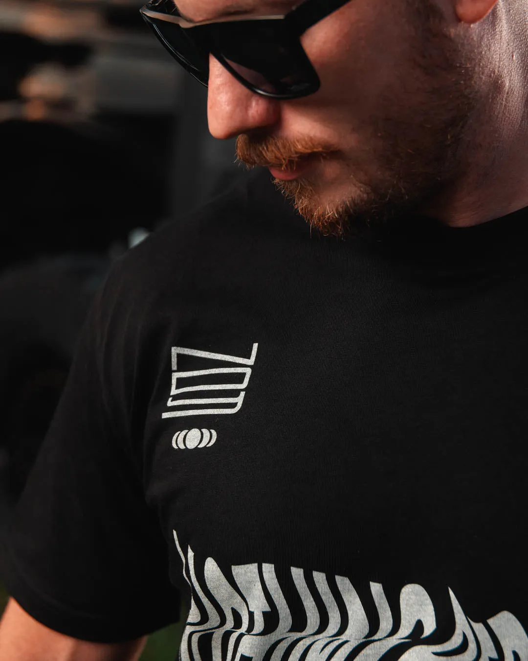 September Essentials - NOTHING PERSONAL - Tee - BLACK