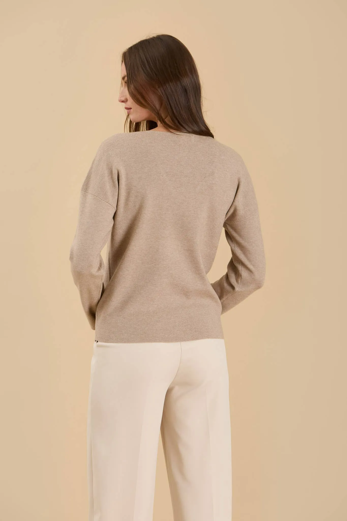 SOLID V NECK FRONT SEAM KNIT SWEATER