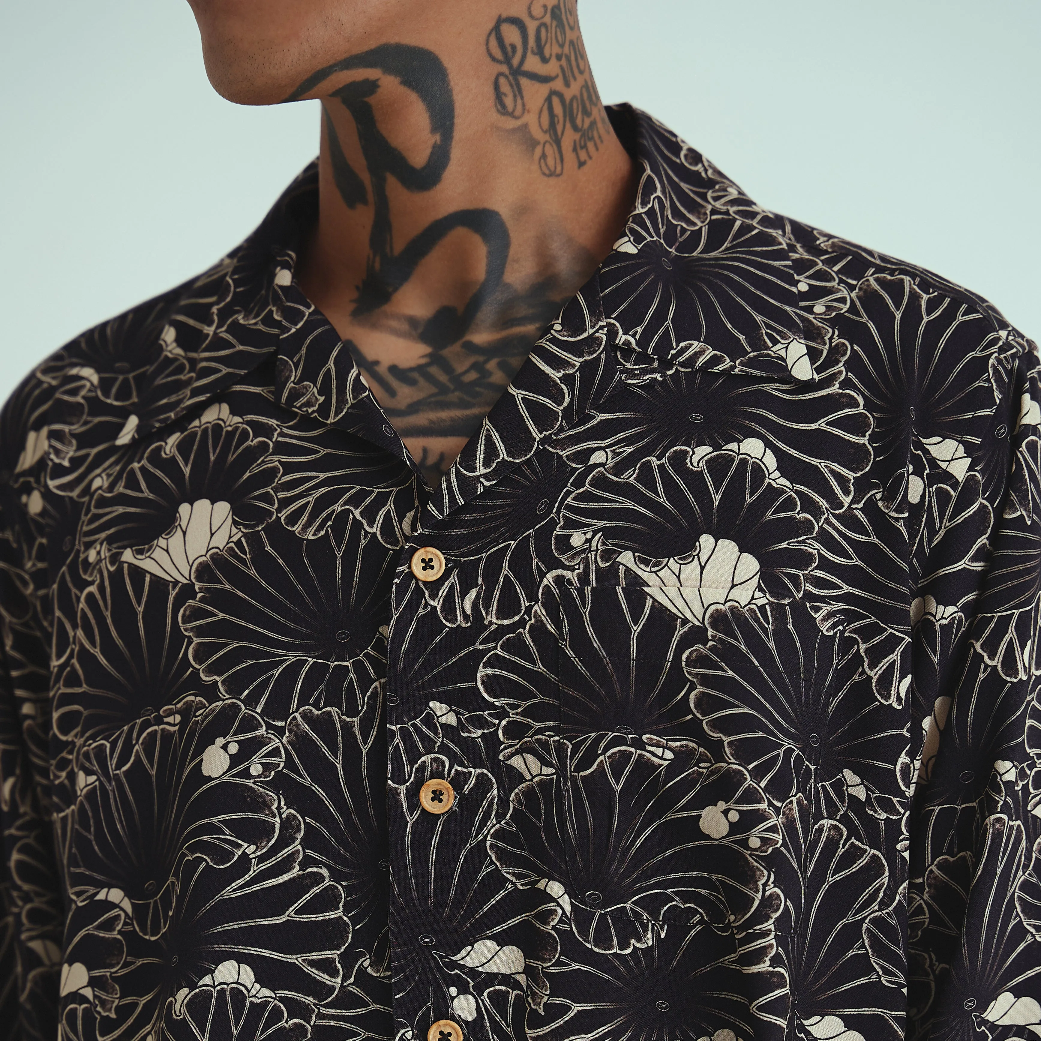 [UNISEX] GAKKIN X LOCO MOSQUITO JAPANESE LOTUS LONG SLEEVE SHIRT