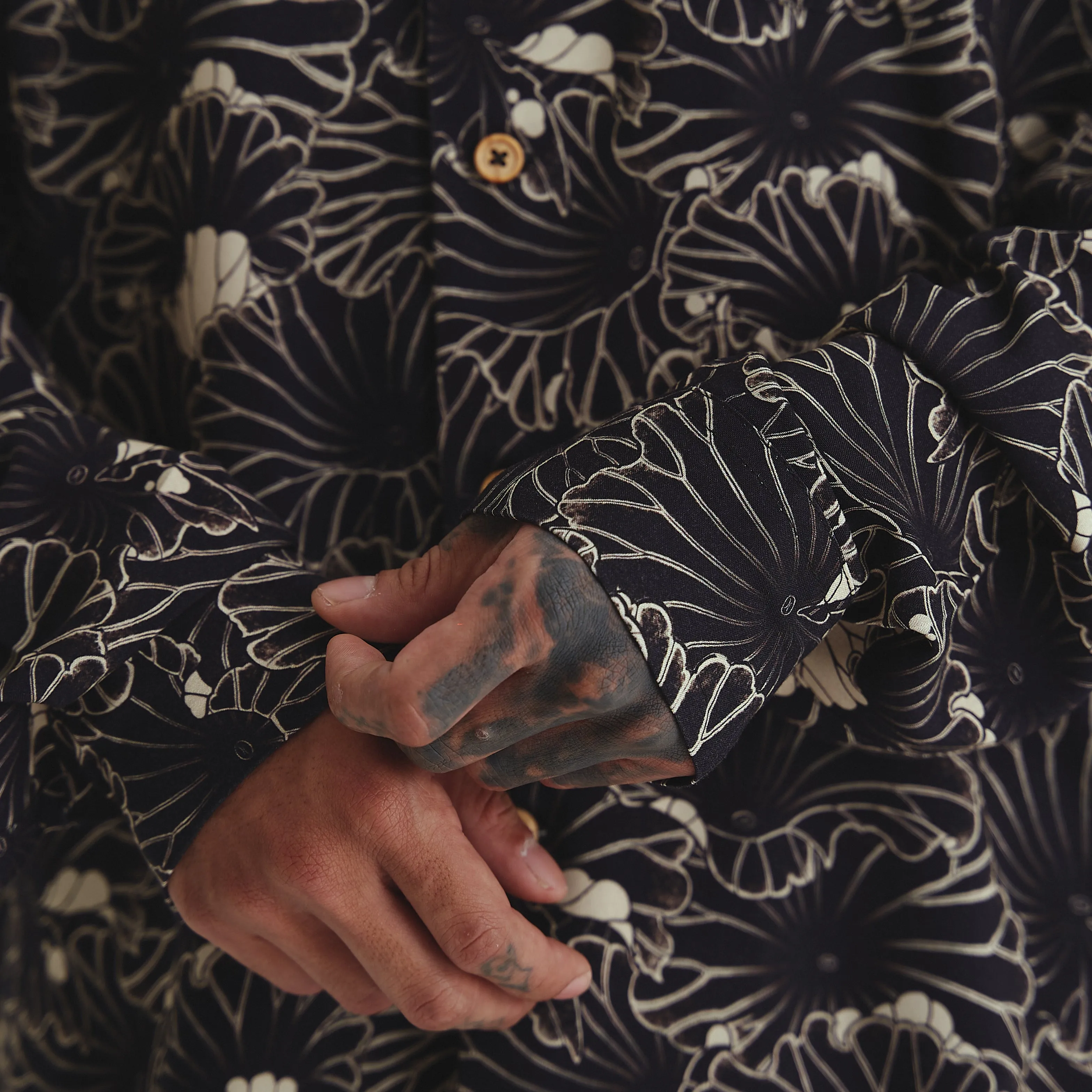 [UNISEX] GAKKIN X LOCO MOSQUITO JAPANESE LOTUS LONG SLEEVE SHIRT